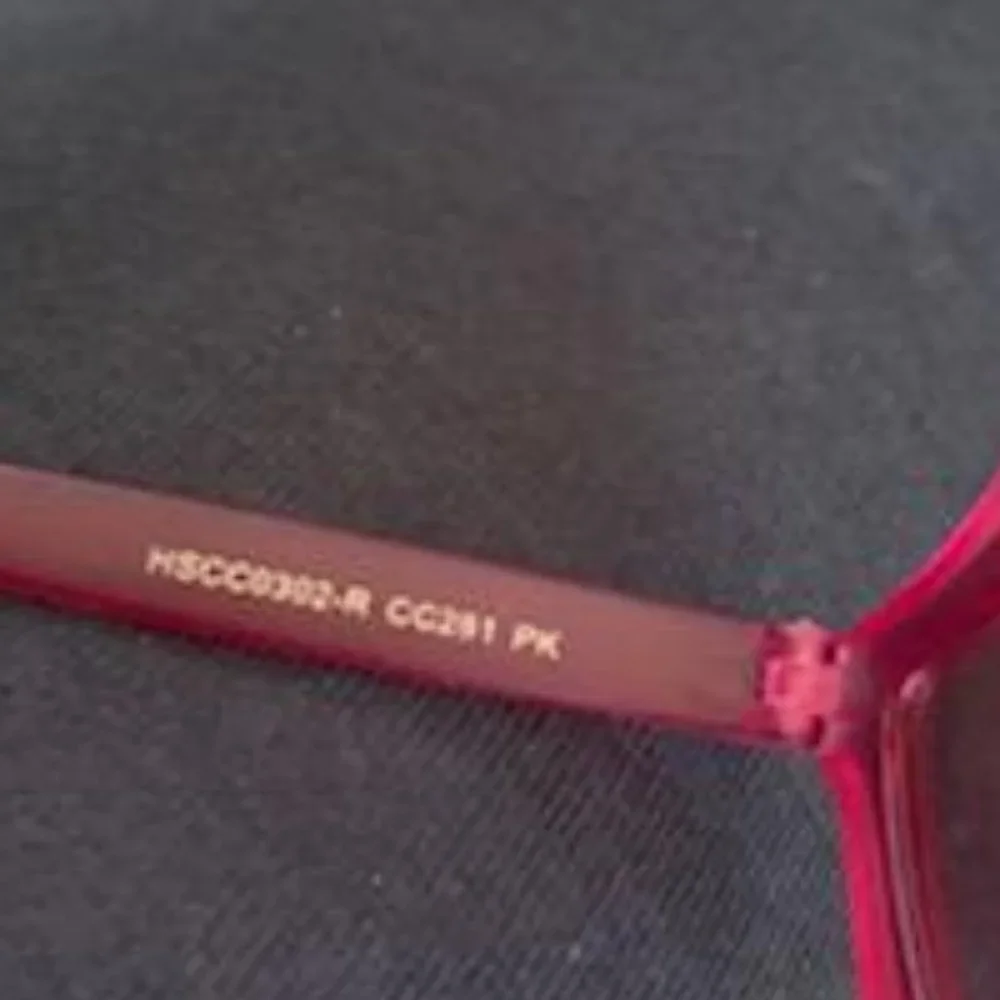 Circus by Sam Edelman Lip Sunglasses